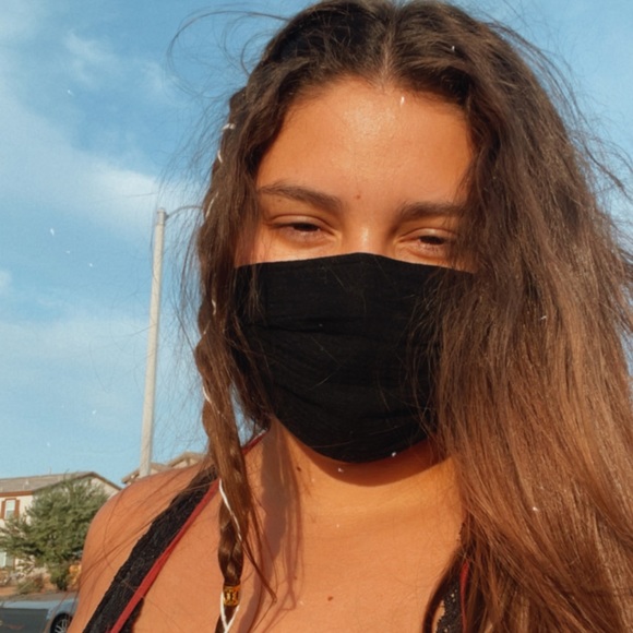 Meet your Posher, Mmichelle - Picture 1 of 5